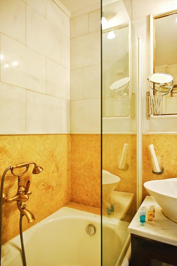 New Times Home & Hotels Near Metro Station Athens Center Atenas Exterior foto