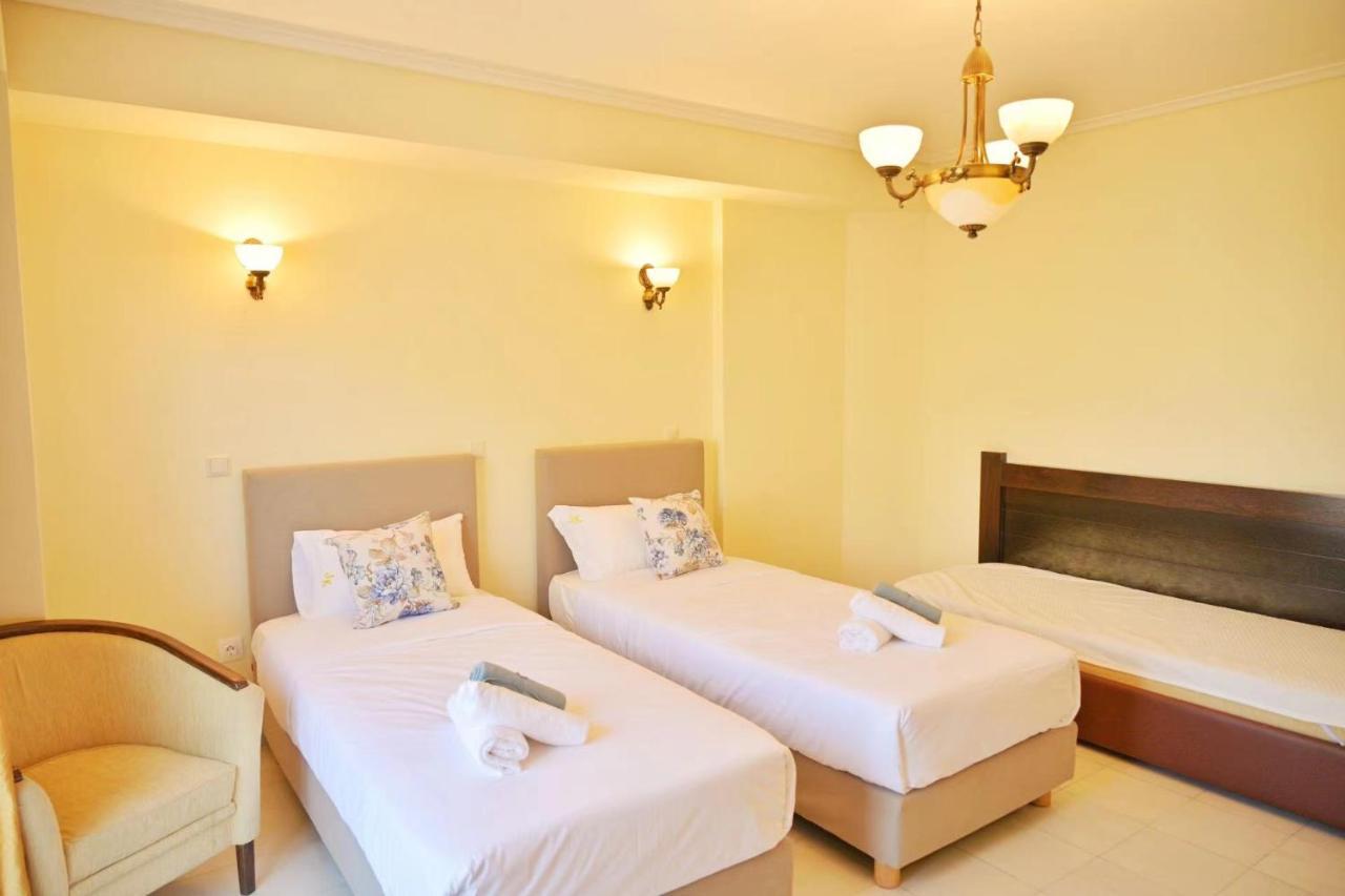 New Times Home & Hotels Near Metro Station Athens Center Atenas Exterior foto