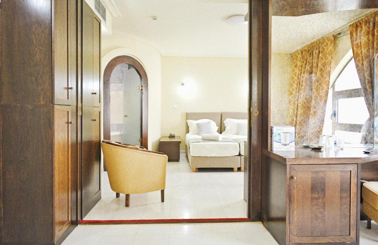 New Times Home & Hotels Near Metro Station Athens Center Atenas Exterior foto